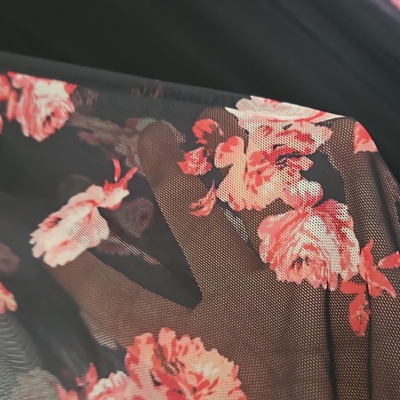 MAURICES Black mock Neck top with mesh floral sleeves size 3x - Picture 2 of 7